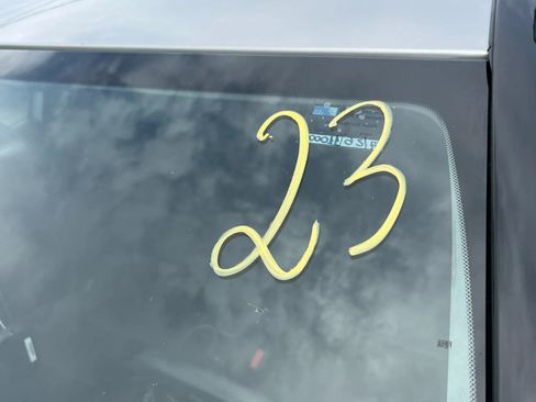 Used 2017 INFINITI QX30 image 33