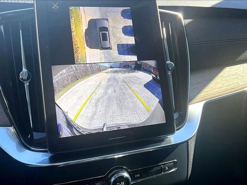 Used 2025 Volvo XC90 B6 Plus image 30