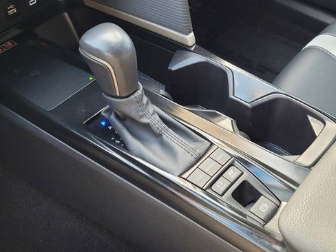 Used 2025 Toyota Camry SE image 27