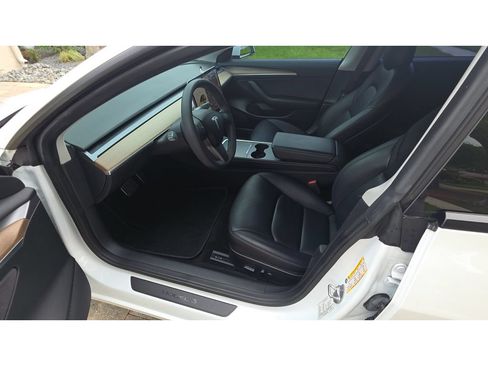 Used 2022 Tesla Model 3 Long Range AWD/4WD image 5