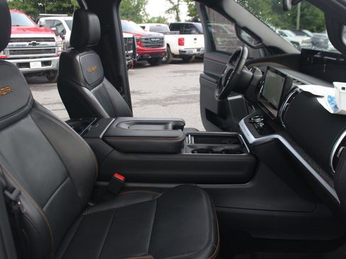 Used 2025 Ford Expedition Tremor AWD/4WD image 40