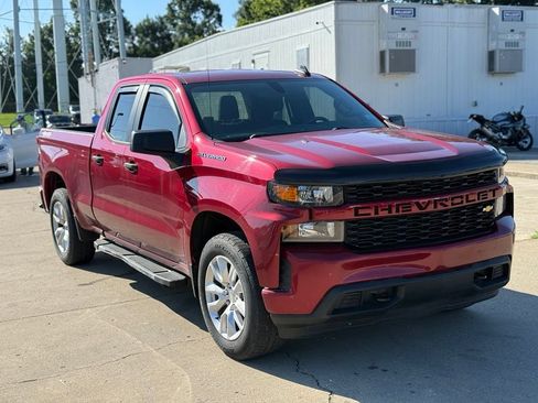 Used 2019 Chevrolet Silverado 1500 Custom w/ Custom Value Package AWD/4WD image 4