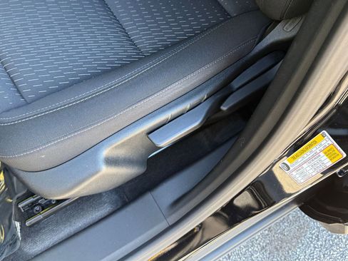 Used 2025 Chevrolet Equinox LT image 23