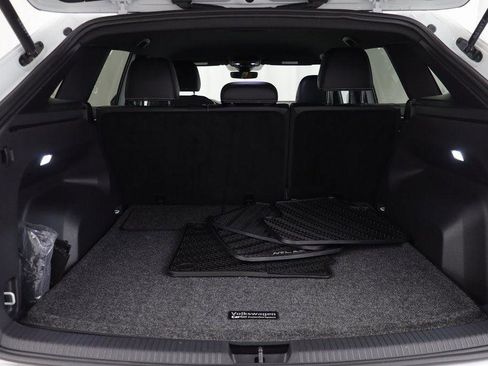 Used 2025 Volkswagen Atlas Cross Sport SE image 16