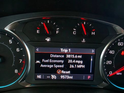 Used 2023 Chevrolet Traverse LT FWD image 32