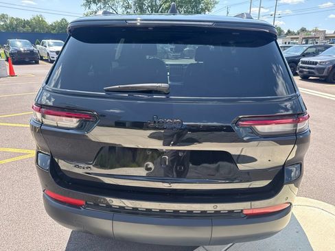 Used 2023 Jeep Grand Cherokee L Laredo AWD/4WD image 7