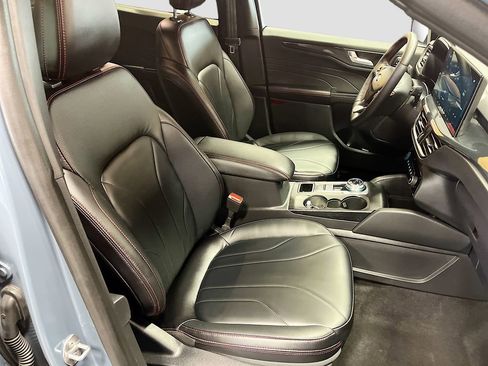 Used 2025 Ford Escape ST-Line Elite w/ Premium Technology Package AWD/4WD image 29