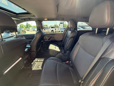 Used 2024 Toyota Sienna XSE w/ XSE Plus Package FWD image 5