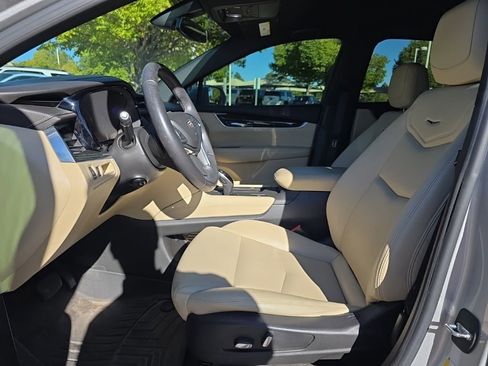 Used 2018 Cadillac XT5 FWD image 12