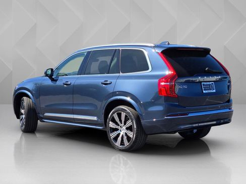 Certified 2025 Volvo XC90 T8 Plus w/ Protection Package Premier AWD/4WD image 4