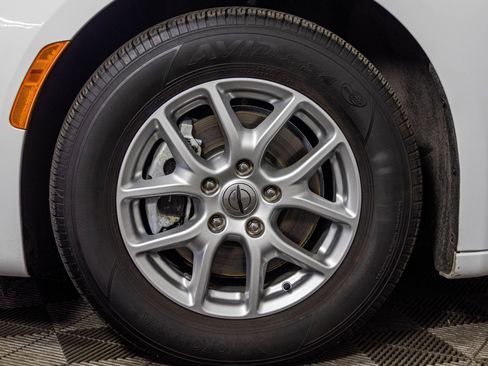 Used 2023 Chrysler Pacifica Touring-L FWD image 49