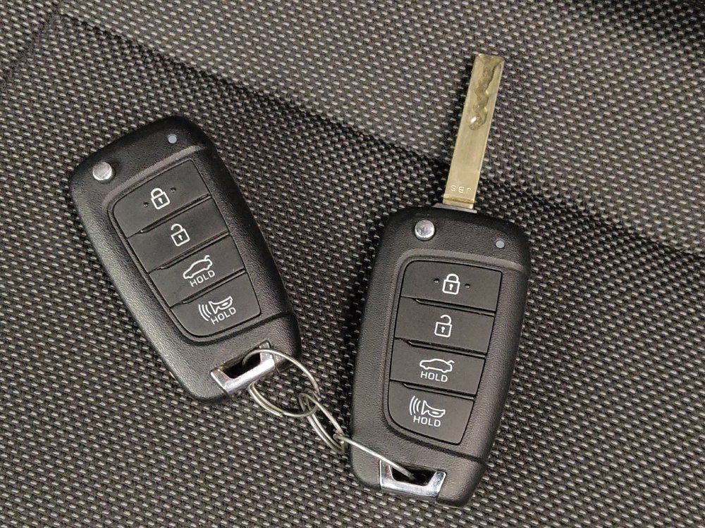 Used 2025 Hyundai Elantra SE FWD image 32