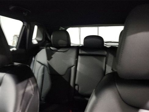 New 2026 Jeep Compass Latitude image 11