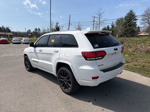 Used 2019 Jeep Grand Cherokee Altitude image 14