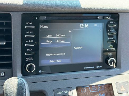 Used 2020 Toyota Sienna LE FWD image 11