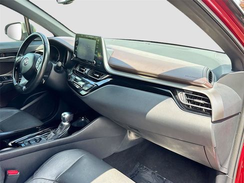 Used 2019 Toyota C-HR Limited FWD image 27