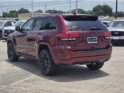 Used 2018 Jeep Grand Cherokee Altitude AWD/4WD image 4