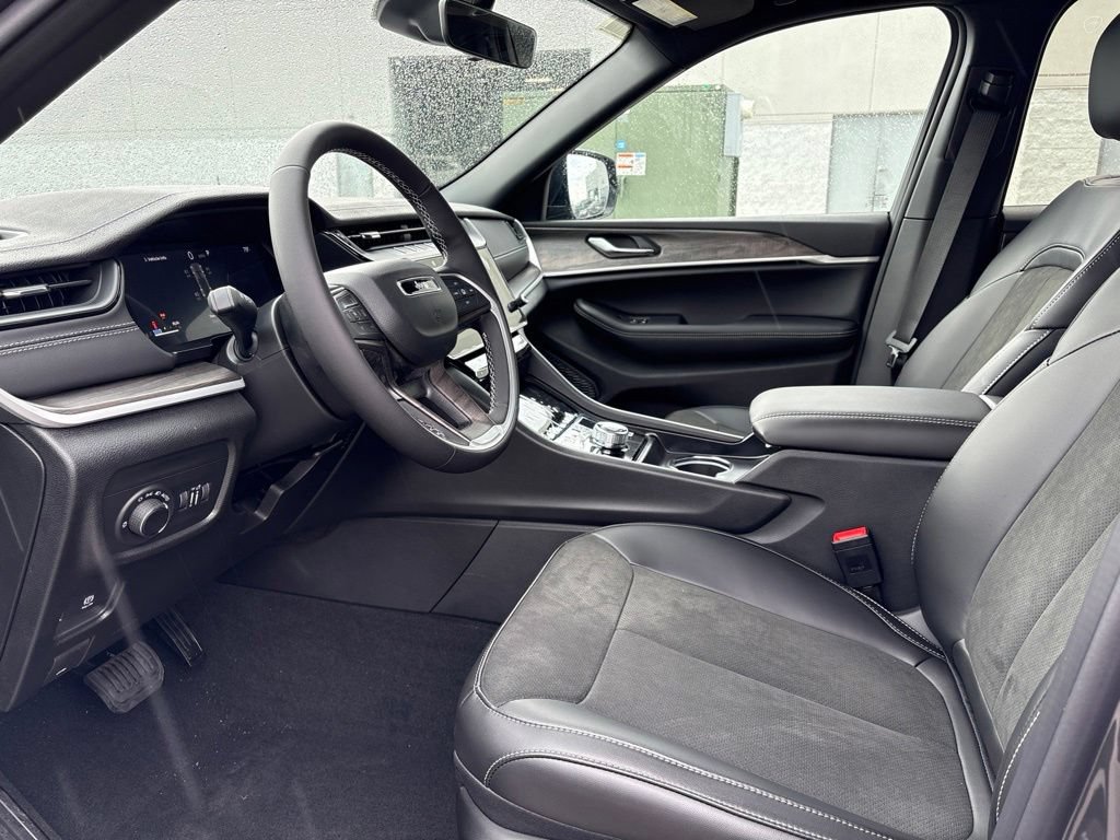 New 2026 Jeep Grand Cherokee Altitude AWD/4WD image 8