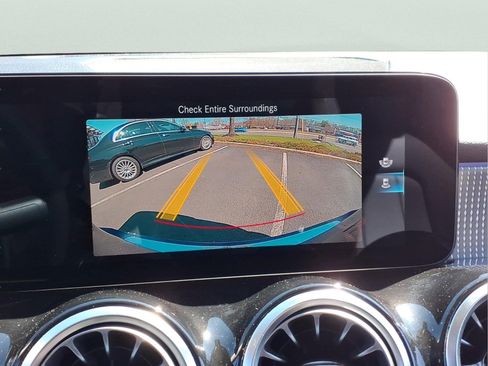 Certified 2022 Mercedes-Benz GLB 250 4MATIC image 33