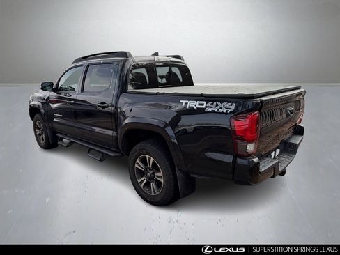 Used 2018 Toyota Tacoma TRD Sport image 4