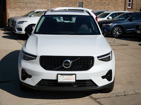 New 2025 Volvo XC40 B5 Plus w/ Climate Package image 5