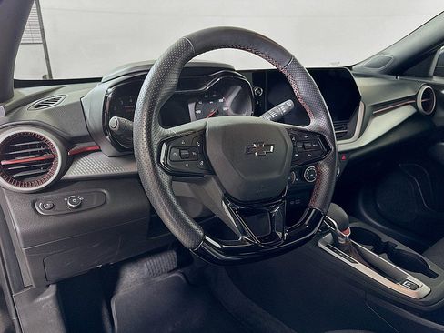Used 2024 Chevrolet Trax RS w/ Driver Confidence Package FWD image 9