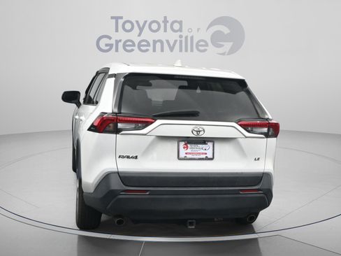 Certified 2022 Toyota RAV4 LE FWD image 9