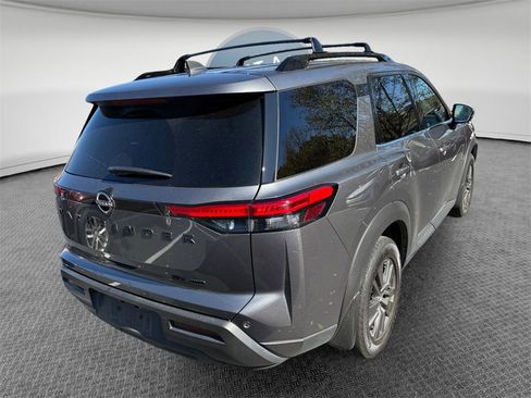 Used 2022 Nissan Pathfinder SV w/ SV Black Package image 3