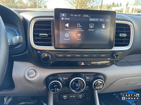 Used 2025 Hyundai Venue SEL image 17