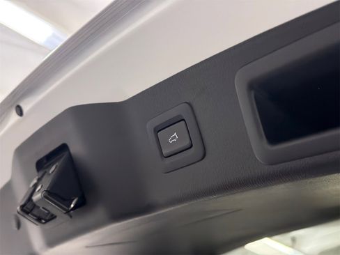 Used 2025 MAZDA CX-5 Signature image 9