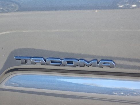 Used 2023 Toyota Tacoma TRD Off-Road image 11