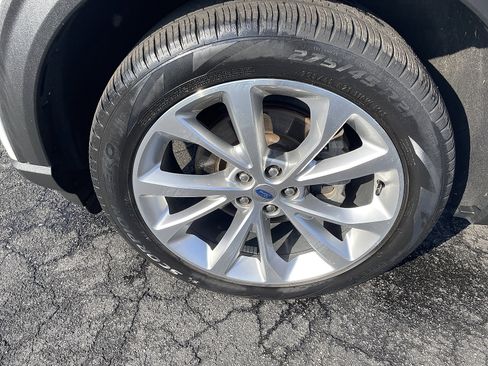 Used 2023 Ford Explorer Platinum w/ Technology Package image 7