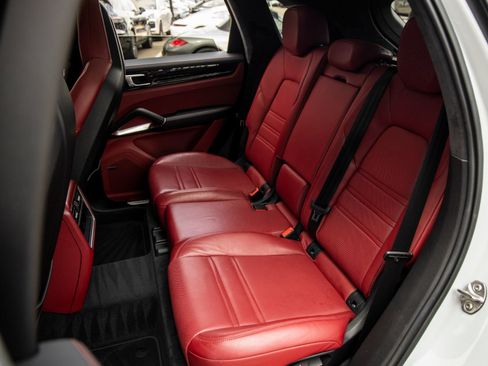 Certified 2023 Porsche Cayenne Turbo AWD/4WD image 37