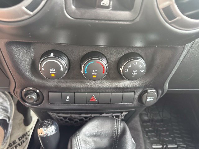 Used 2015 Jeep Wrangler Unlimited Sport w/ Quick Order Package 23S AWD/4WD image 18
