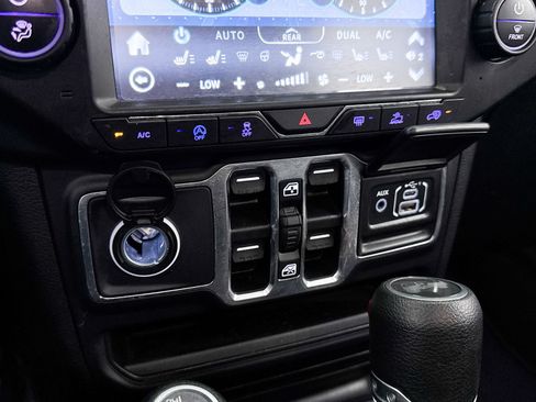 Used 2021 Jeep Wrangler Unlimited Sport AWD/4WD image 25