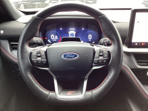 Used 2025 Ford Explorer ST image 18