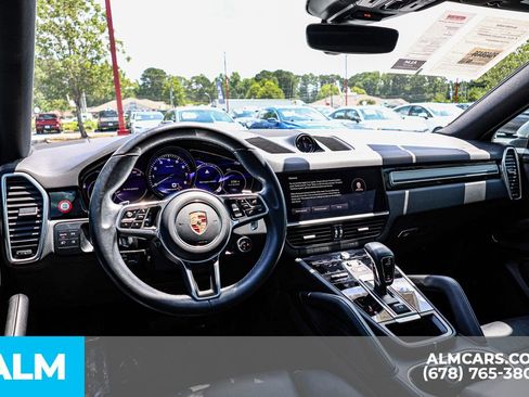 Used 2023 Porsche Cayenne Platinum Edition image 32