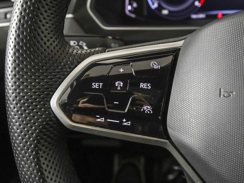 Used 2024 Volkswagen Tiguan SEL R-Line image 28