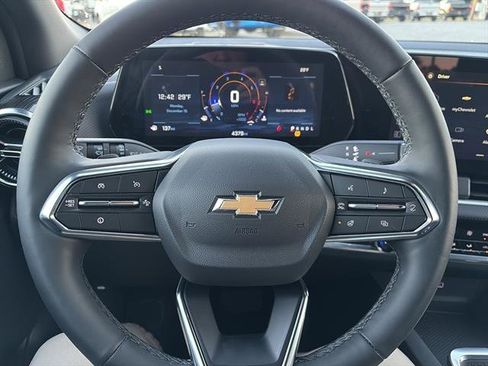 Used 2025 Chevrolet Equinox LT w/ Convenience Package II image 17