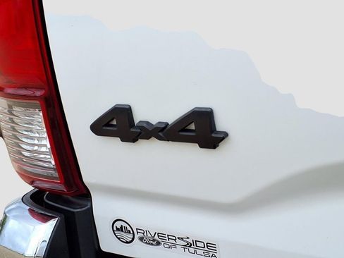 Used 2020 Toyota Tacoma SR5 AWD/4WD image 37