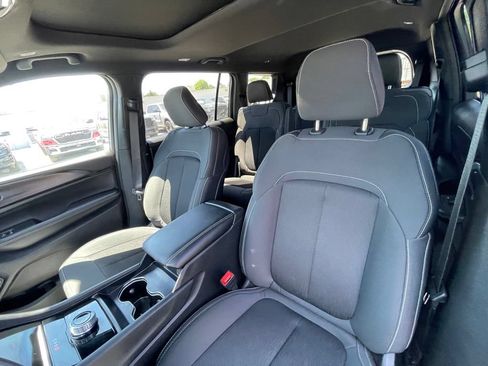Used 2025 Jeep Grand Cherokee L Laredo w/ Luxury Tech Group I AWD/4WD image 18