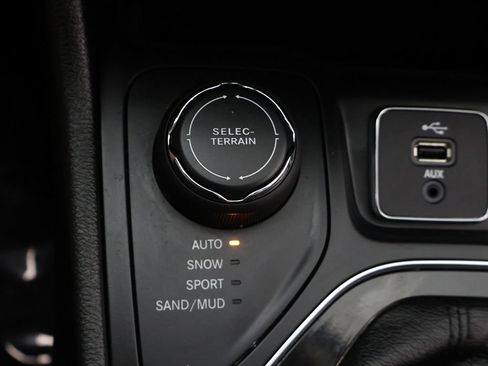 Used 2019 Jeep Cherokee Limited AWD/4WD image 56