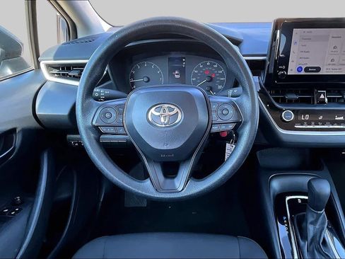 Used 2025 Toyota Corolla LE FWD image 6