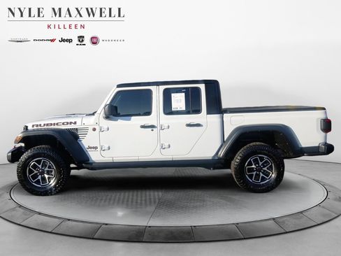 Used 2024 Jeep Gladiator Rubicon w/ Convenience Group AWD/4WD image 13