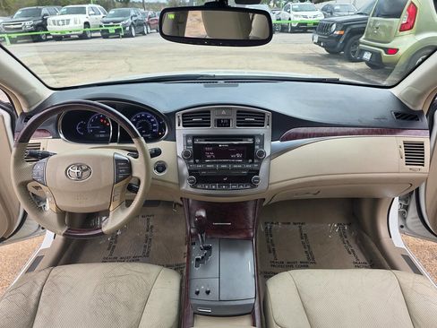 Used 2011 Toyota Avalon Limited image 29