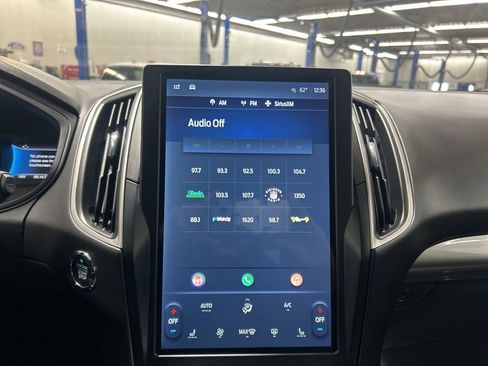 Used 2024 Ford Edge SEL image 16