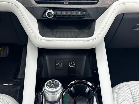 New 2026 Ford Explorer Platinum image 11