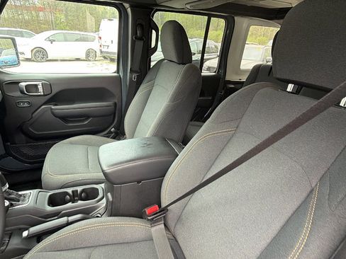 Used 2025 Jeep Wrangler Willys image 17