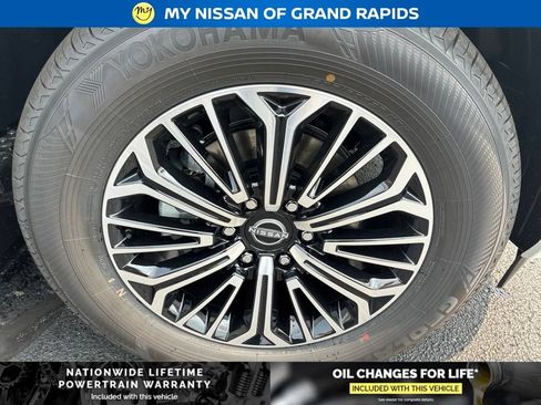 New 2026 Nissan Armada SL w/ Captain's Chari Seat Package AWD/4WD image 11