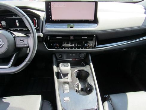 Certified 2024 Nissan Rogue SL FWD image 20